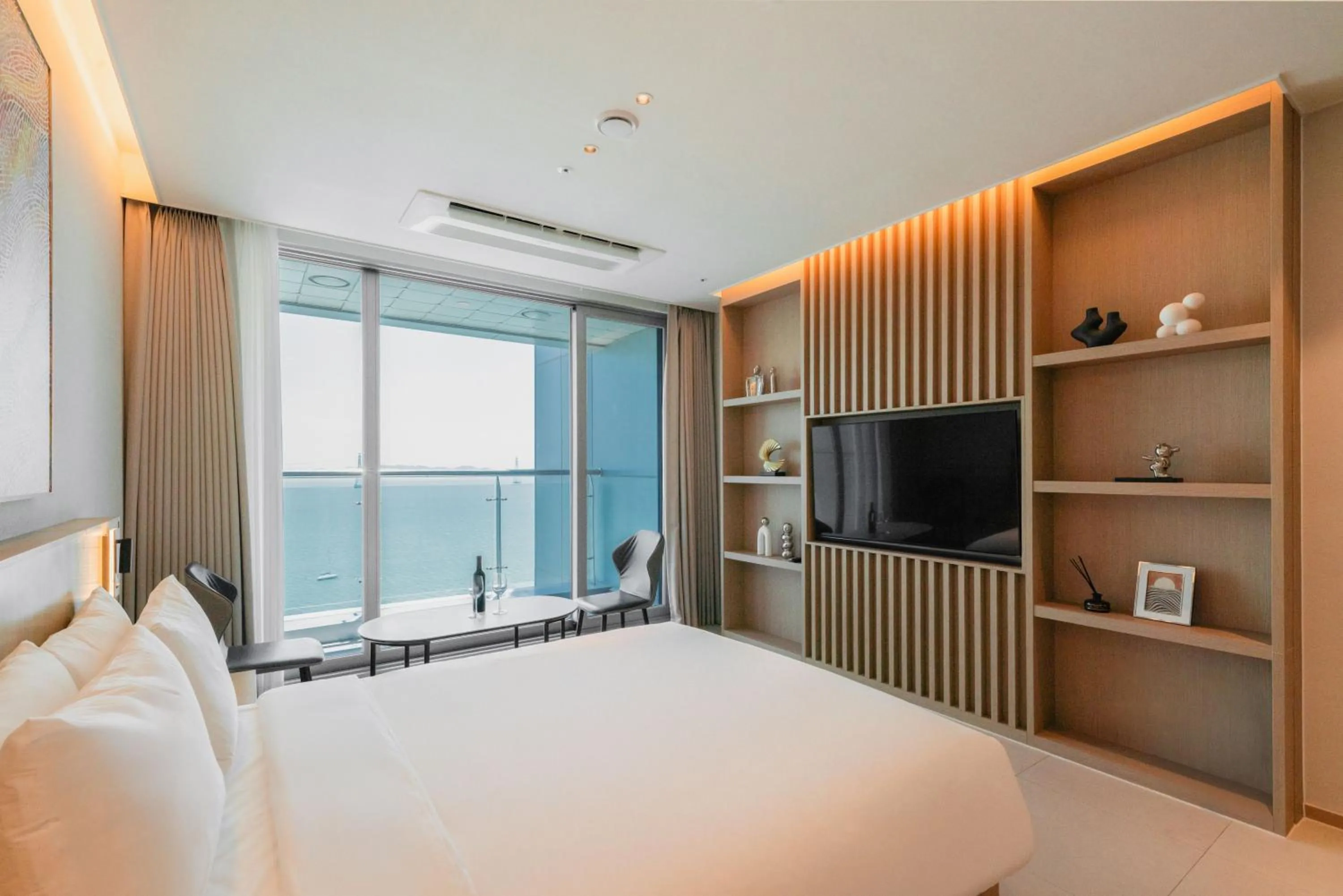 Bedroom, Bed in WAVEM HOTEL west