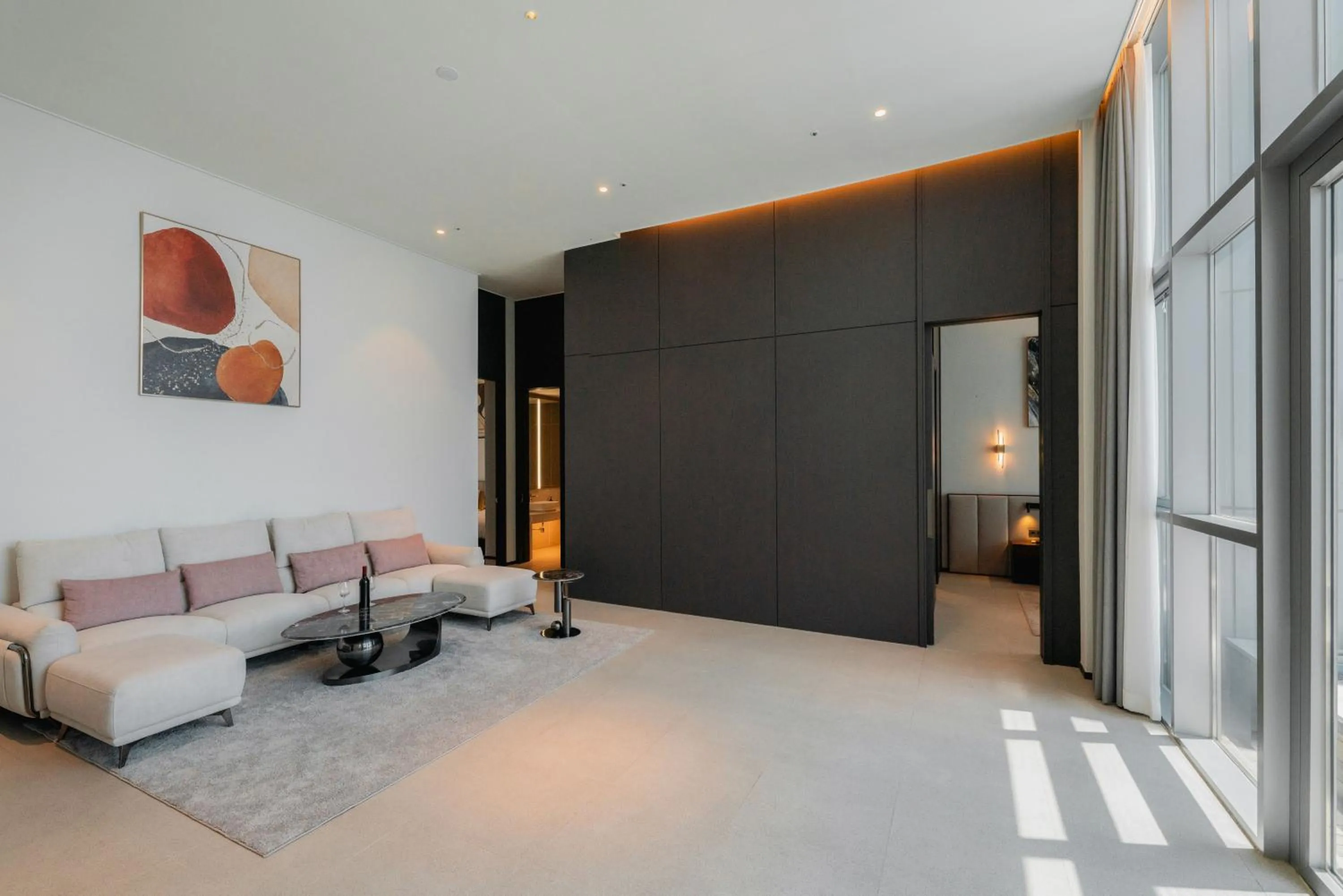 Living room, Bed in WAVEM HOTEL west