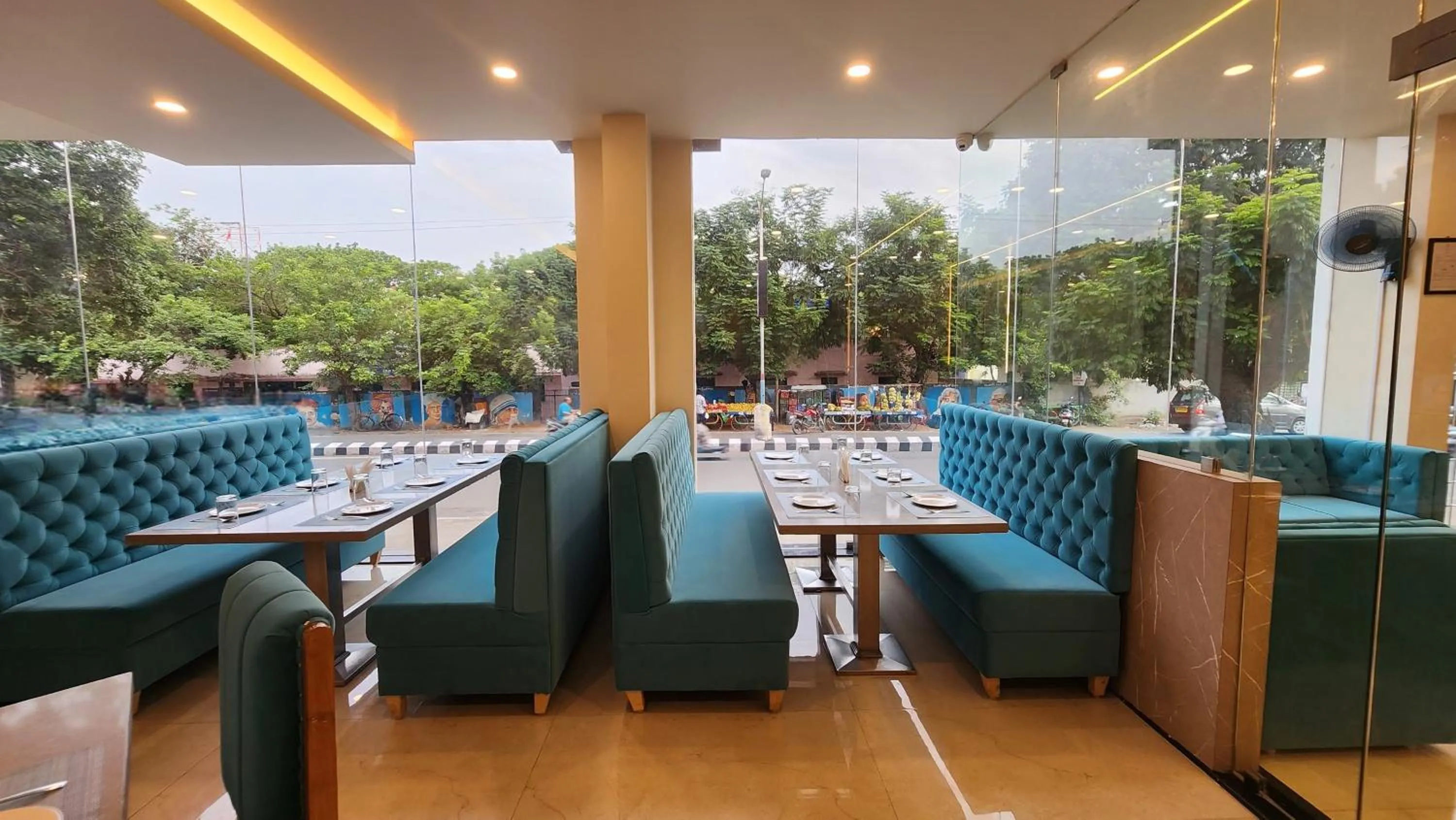 Restaurant/places to eat in Hotel JANAS