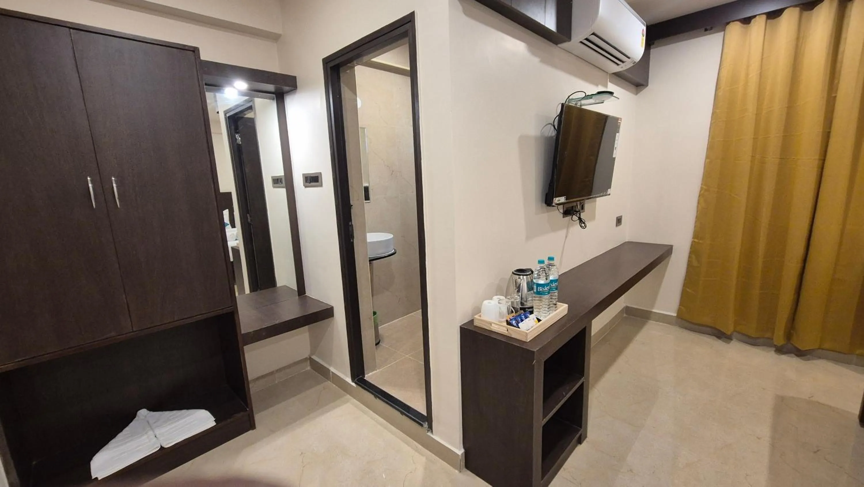 wardrobe in Hotel JANAS