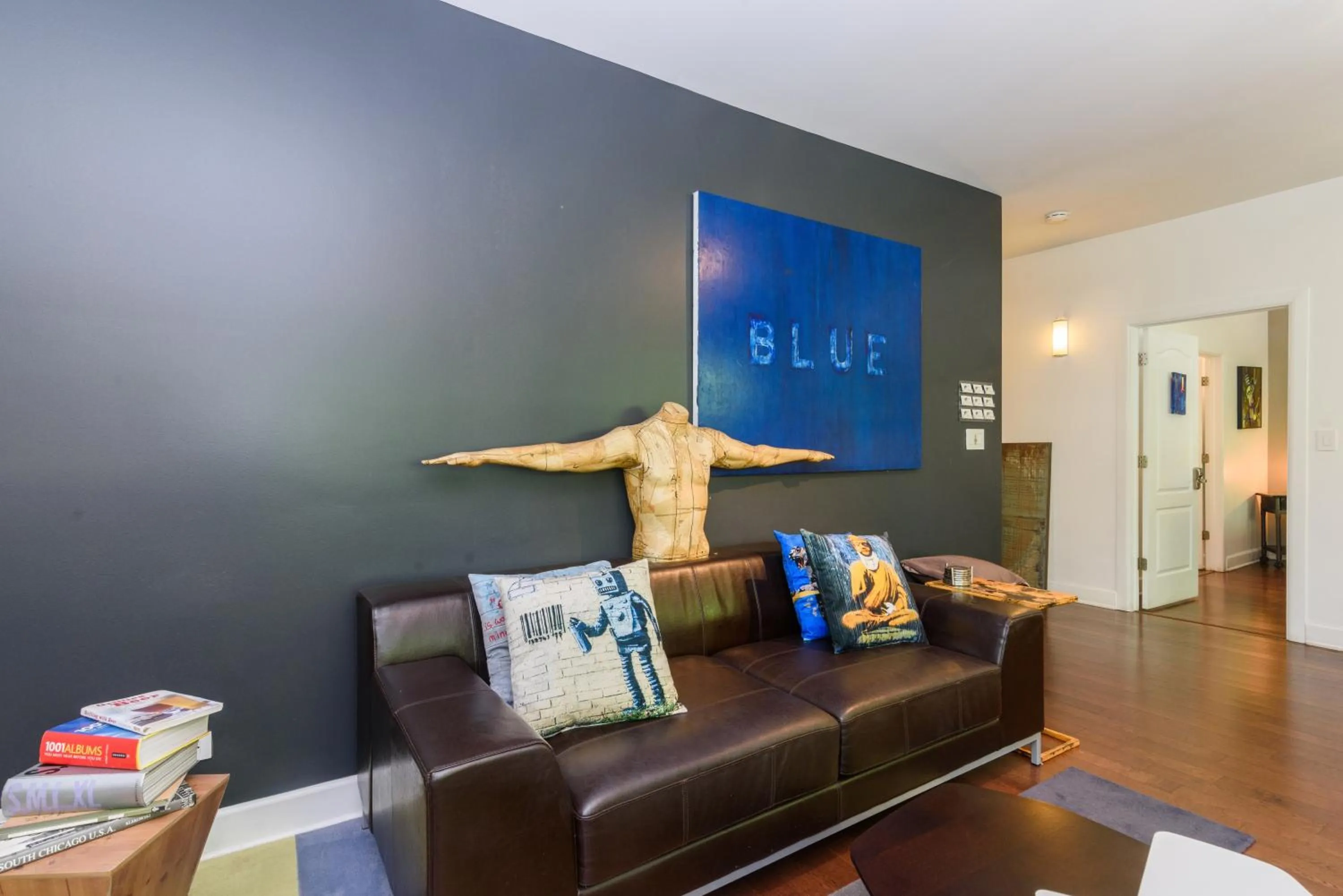 Living room in House 5863- Chicago's Premier Bed and Breakfast