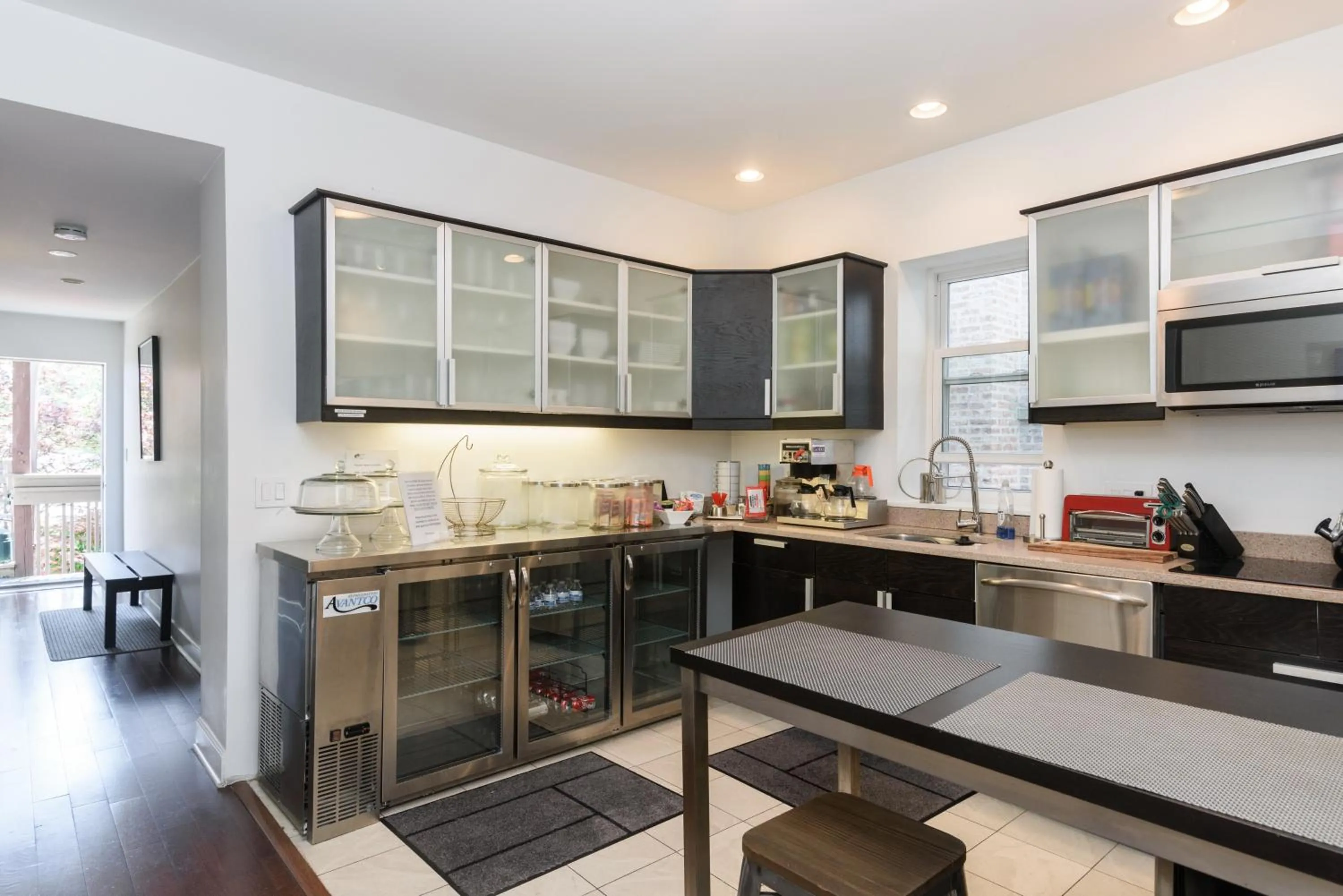 Kitchen or kitchenette in House 5863- Chicago's Premier Bed and Breakfast
