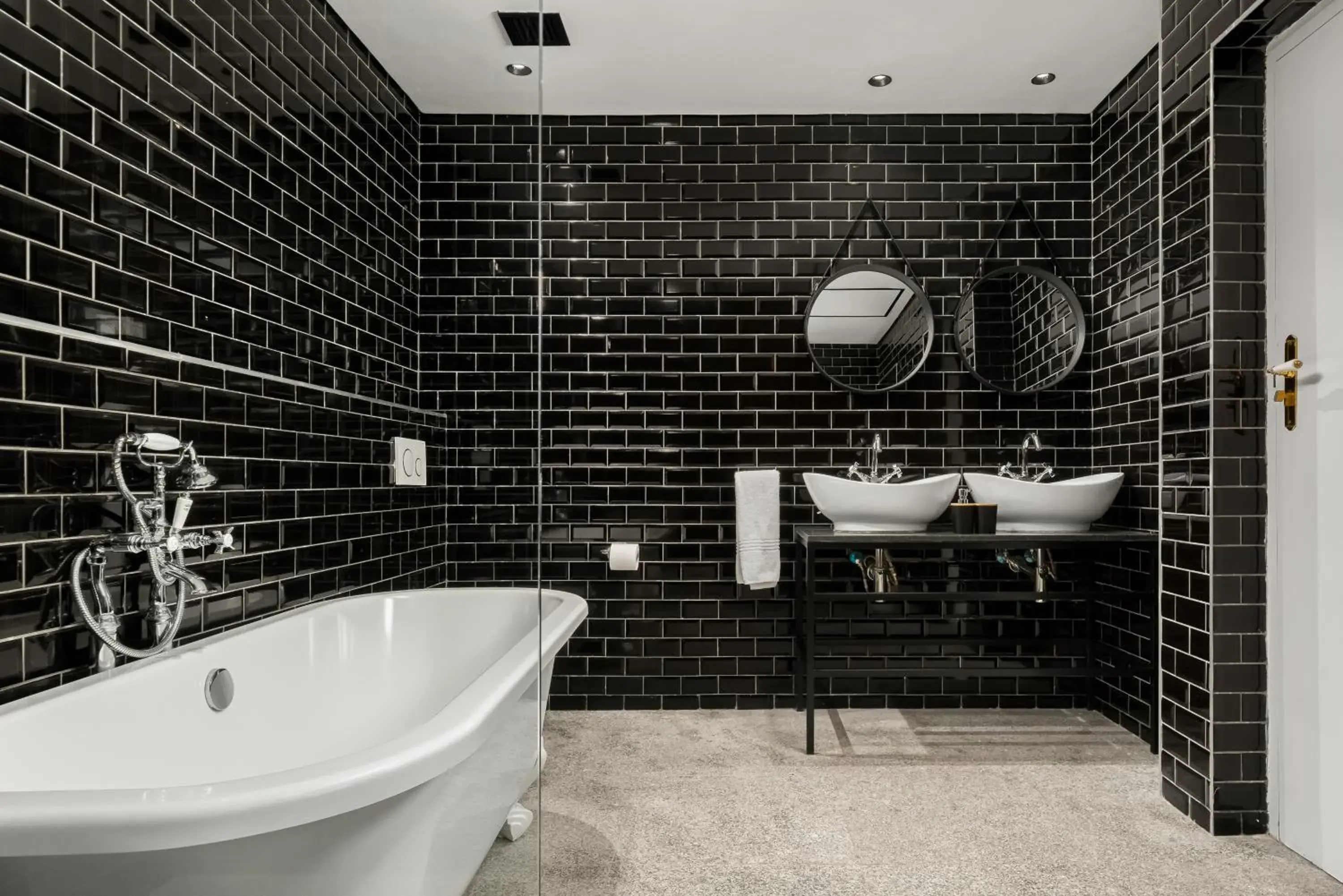 Double or Twin Room with Balcony in Neighbourgood Loop Street Double or Twin Room with Balcony in Neighbourgood Loop Street