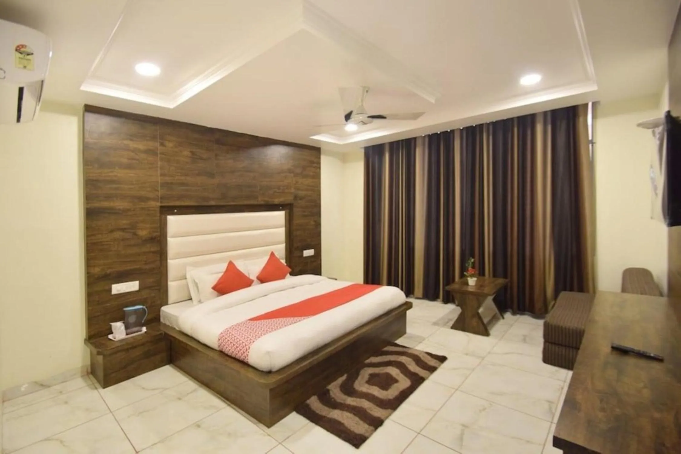 Living room, Bed in OYO 4608 Hotel Galaxy