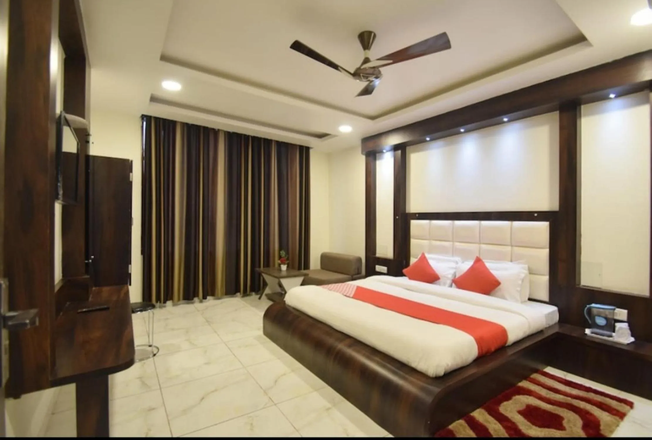 Bed in OYO 4608 Hotel Galaxy