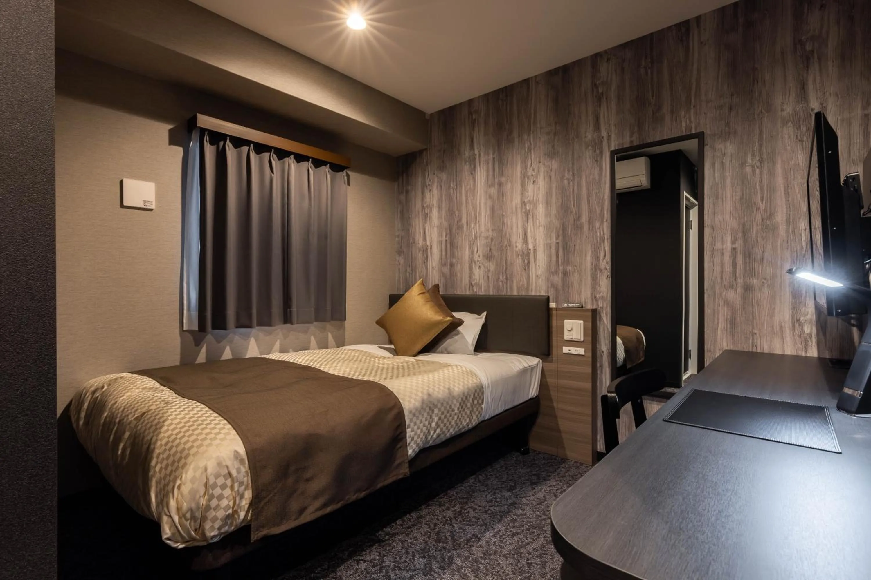 Photo of the whole room, Bed in THE CELECTON Higashiosaka Nagataekimae