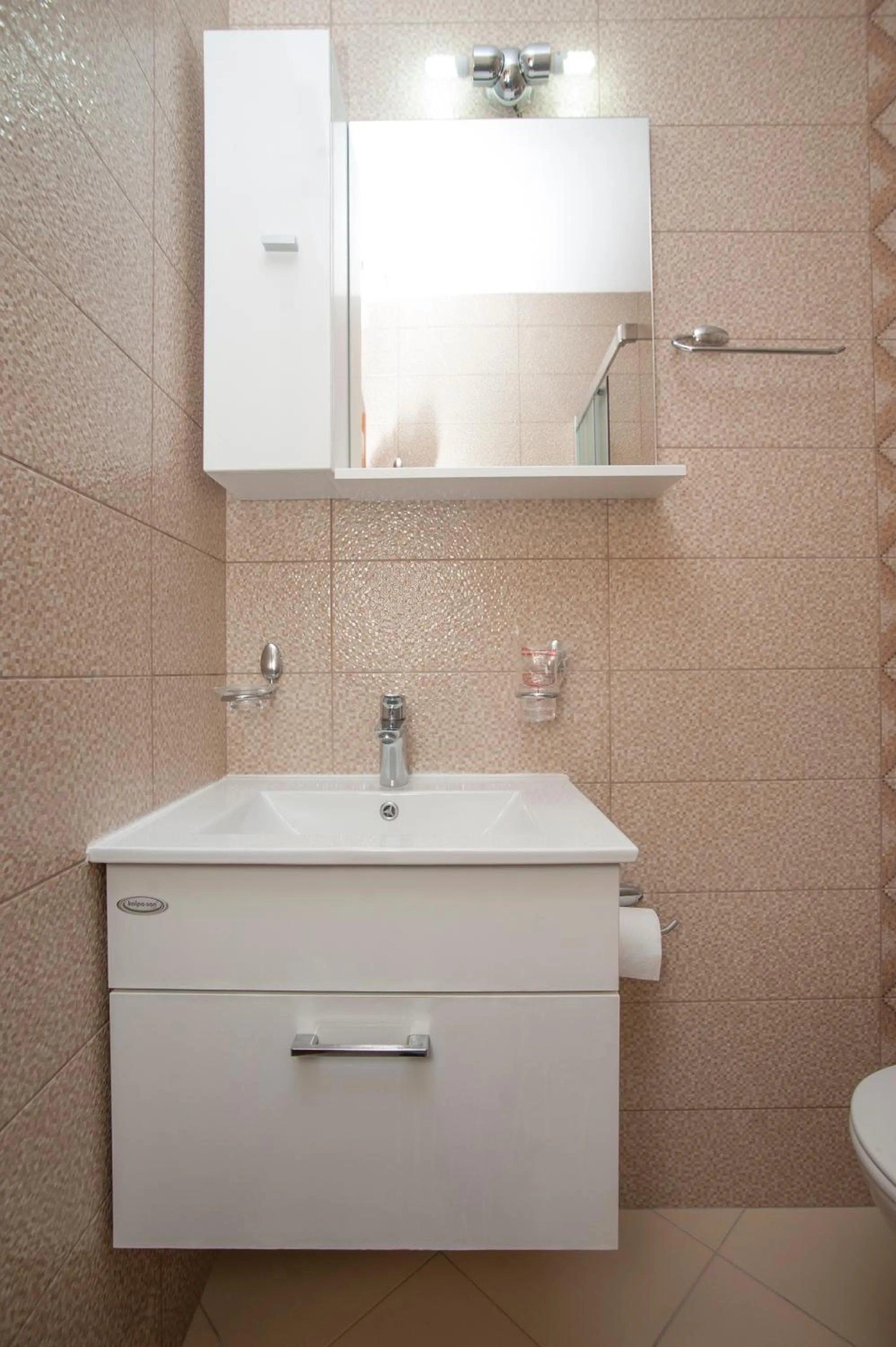 Shower in Guest House Medin