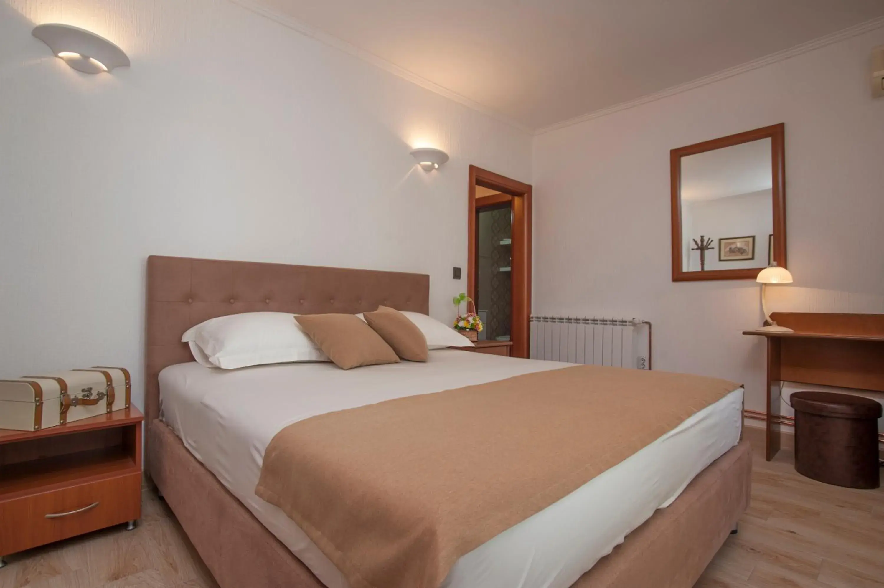 Double Room with Balcony and Garden View in Guest House Medin Double Room with Balcony and Garden View in Guest House Medin