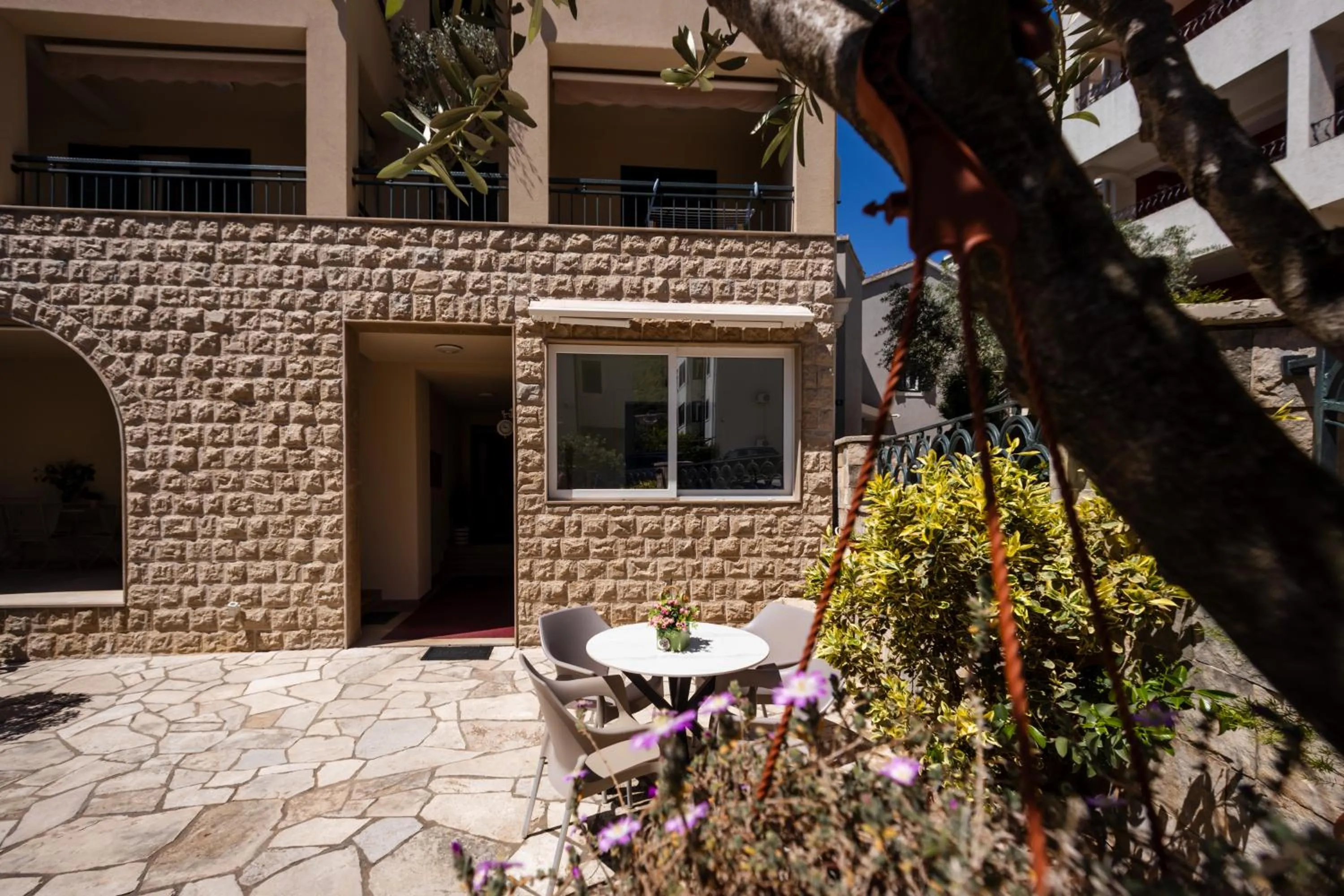 Garden view in Guest House Medin