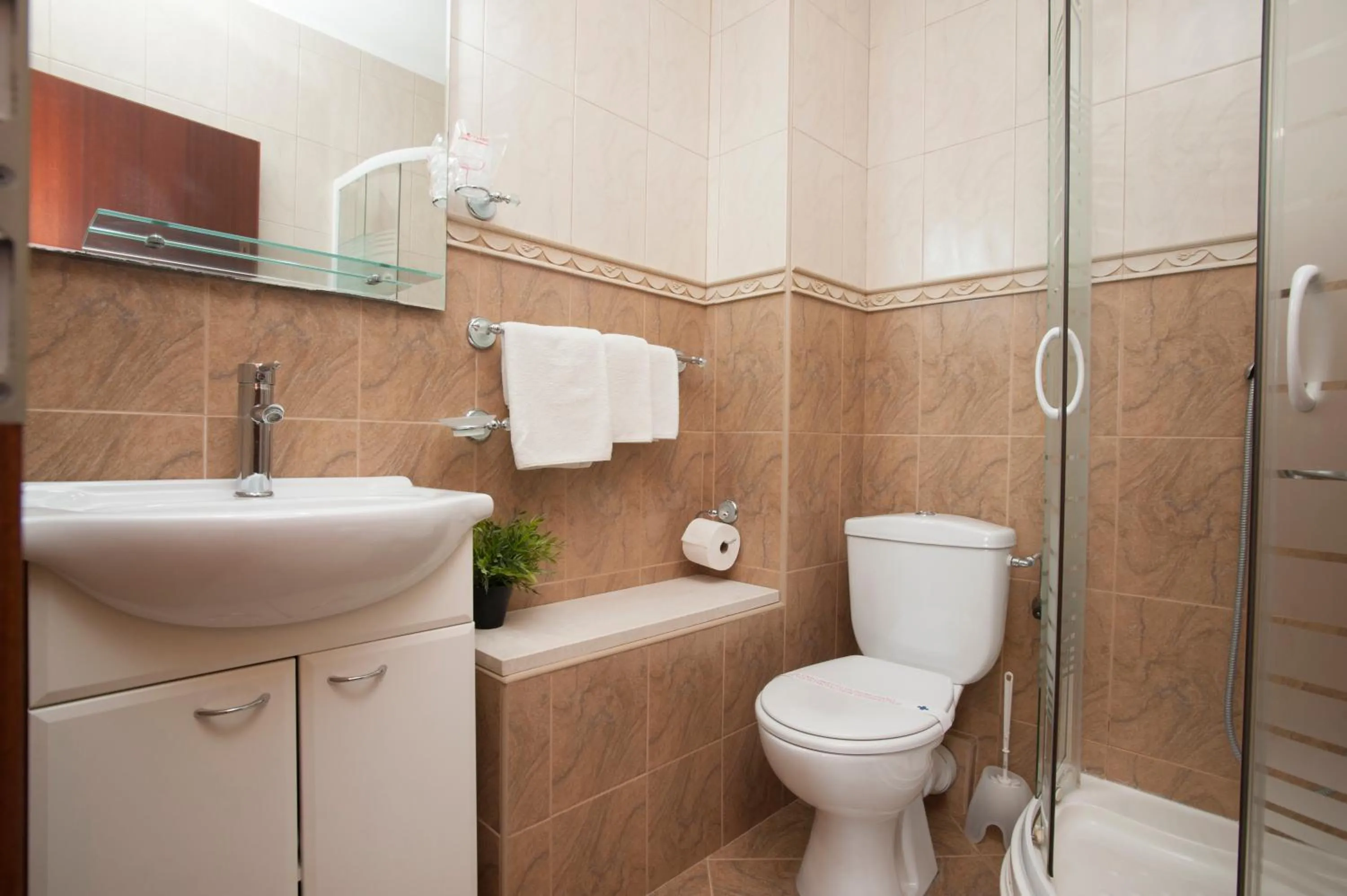 Shower in Guest House Medin