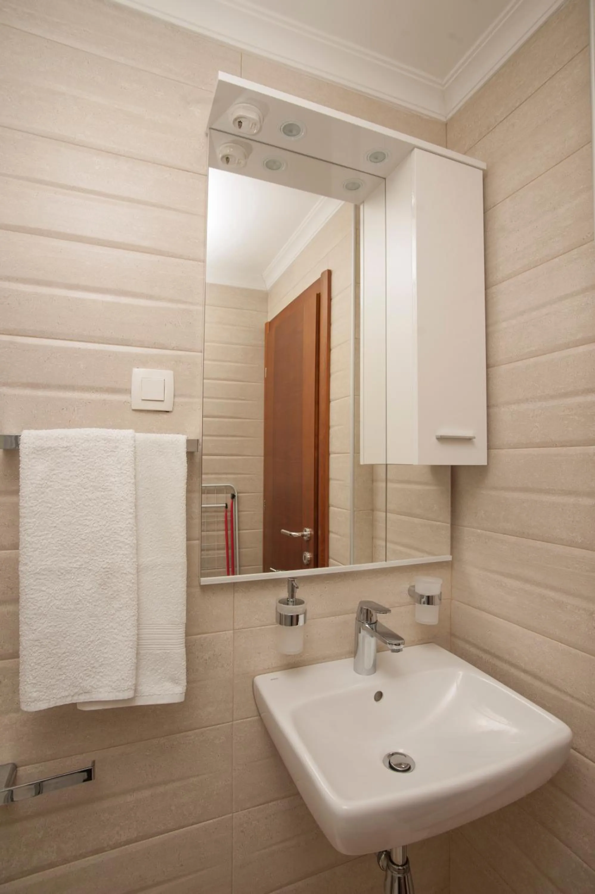 Shower in Guest House Medin