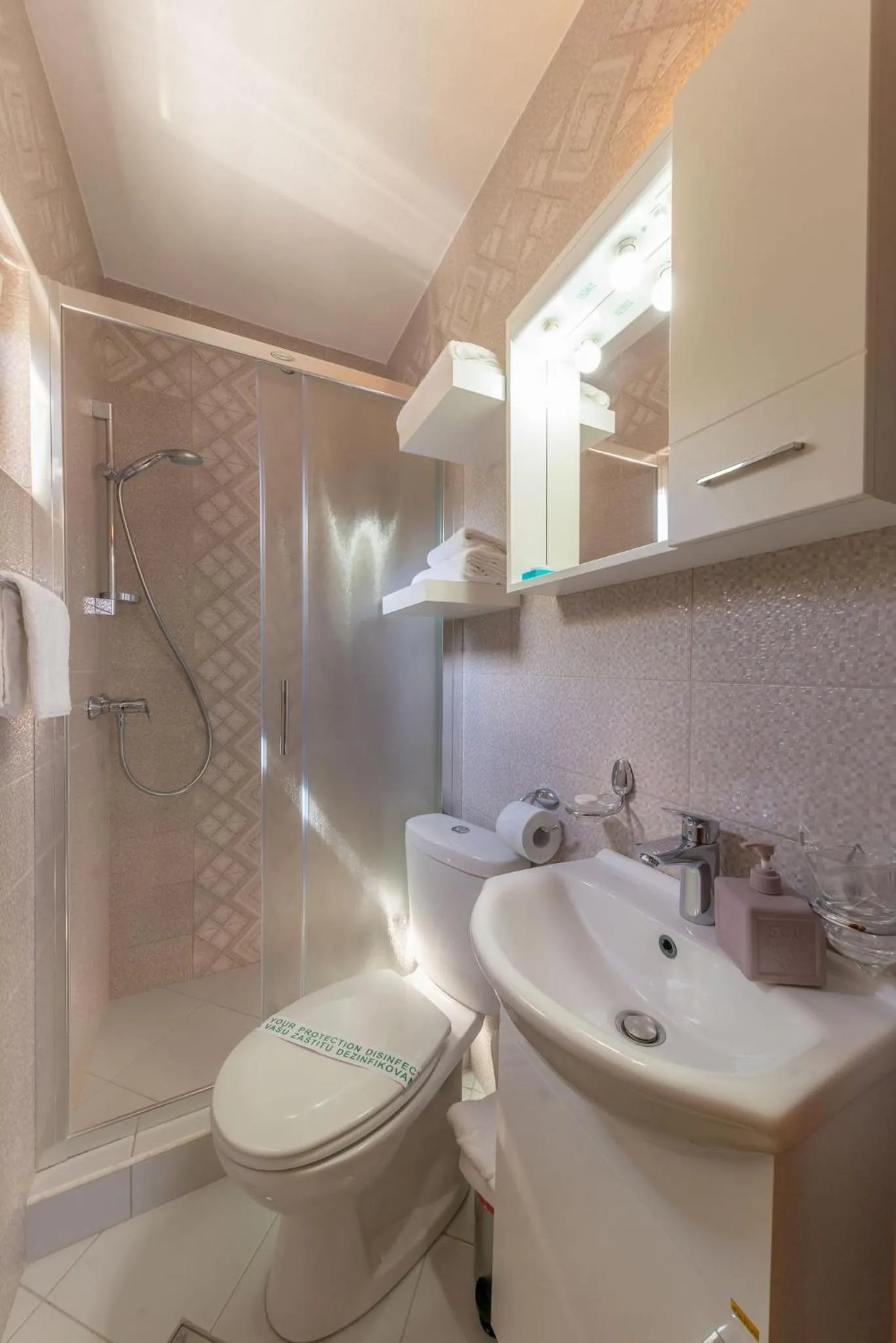 Bathroom in Guest House Medin