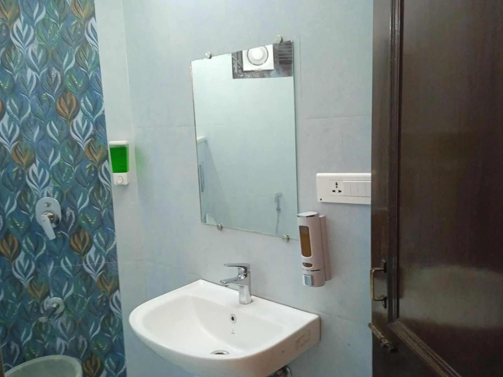 Shower in Laxmi Palace