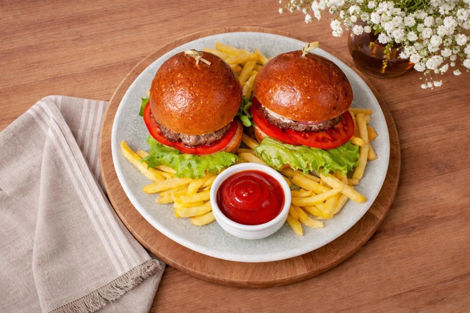 Restaurant/places to eat in STYLO Residences & Suites