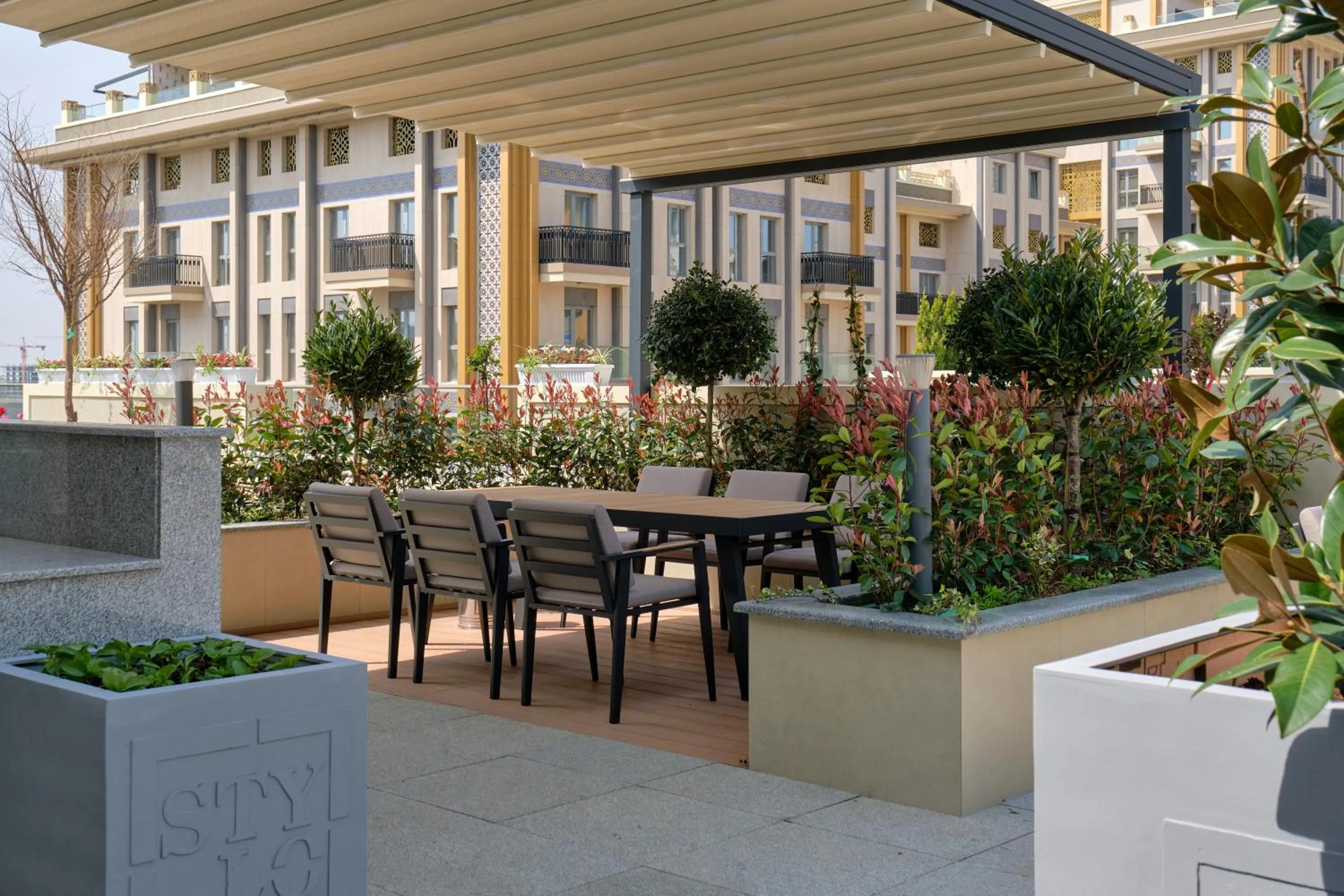 Restaurant/places to eat in STYLO Residences & Suites