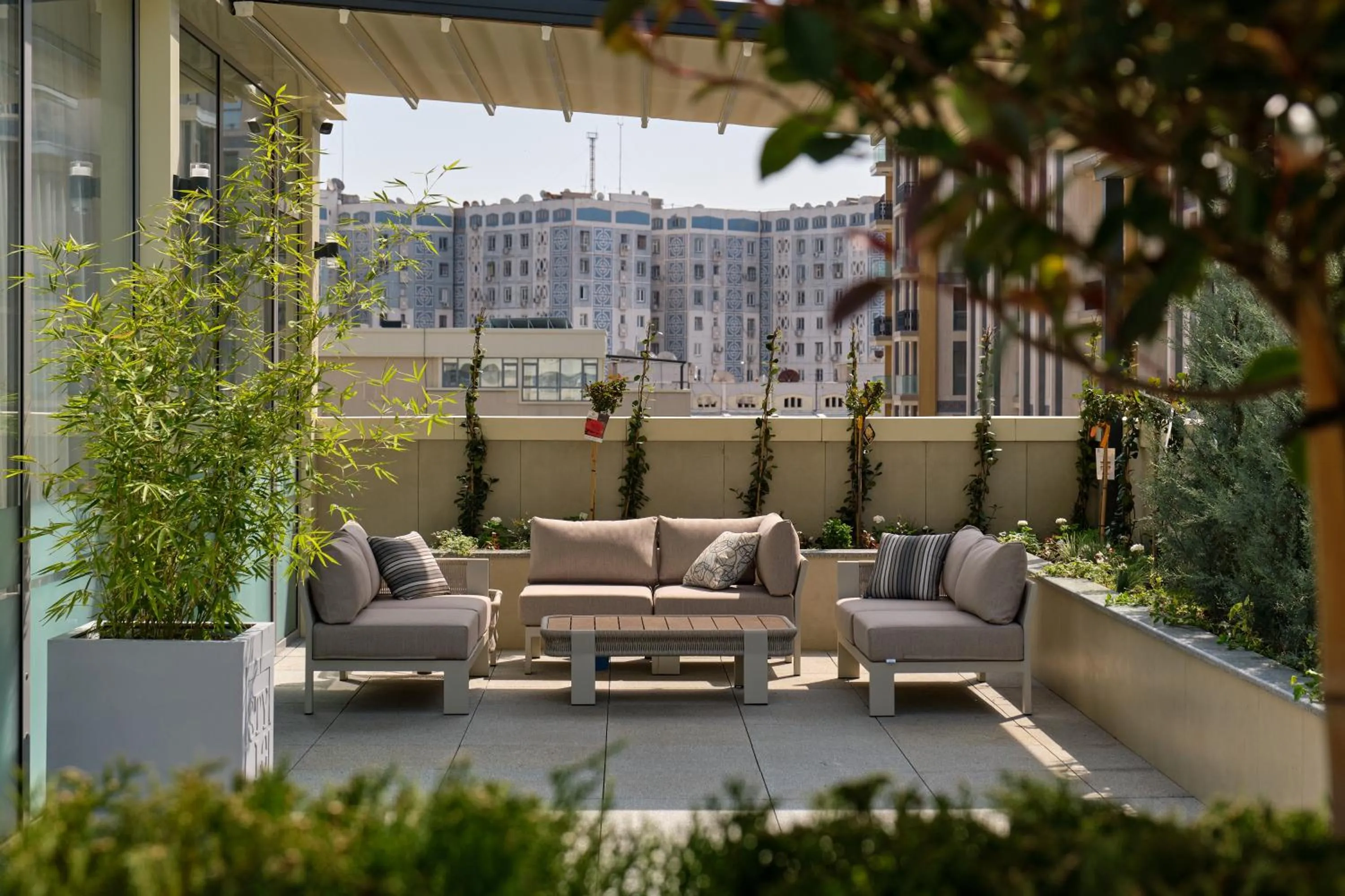 Restaurant/places to eat in STYLO Residences & Suites