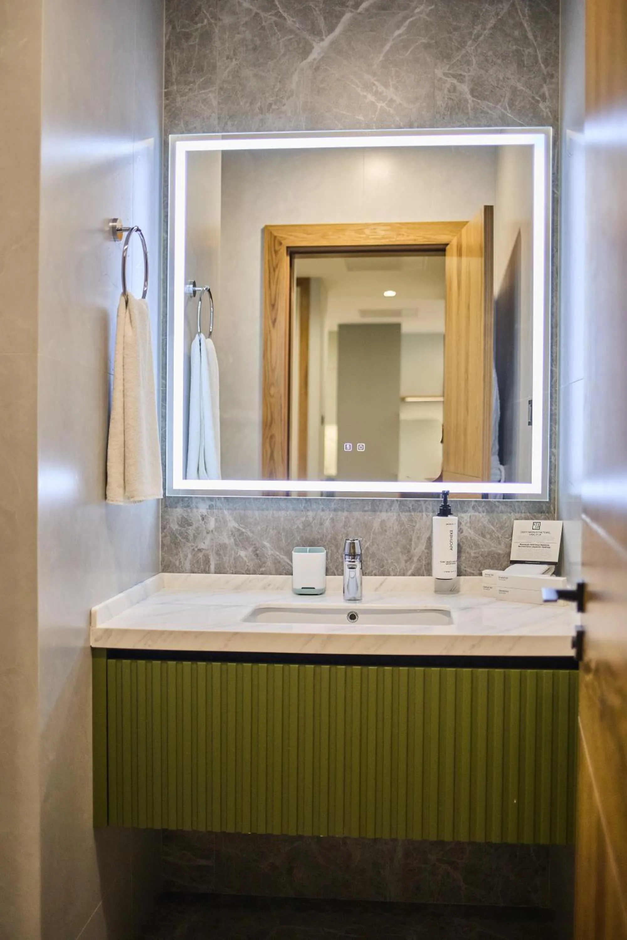 Shower in STYLO Residences & Suites