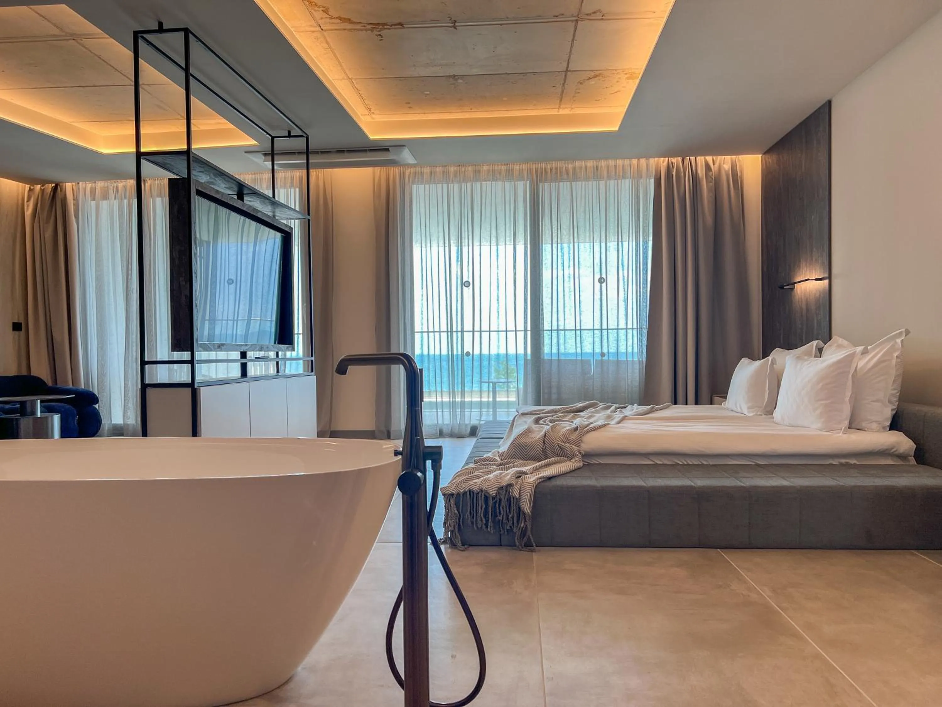 Seating area, Bed in GRIFID Noa