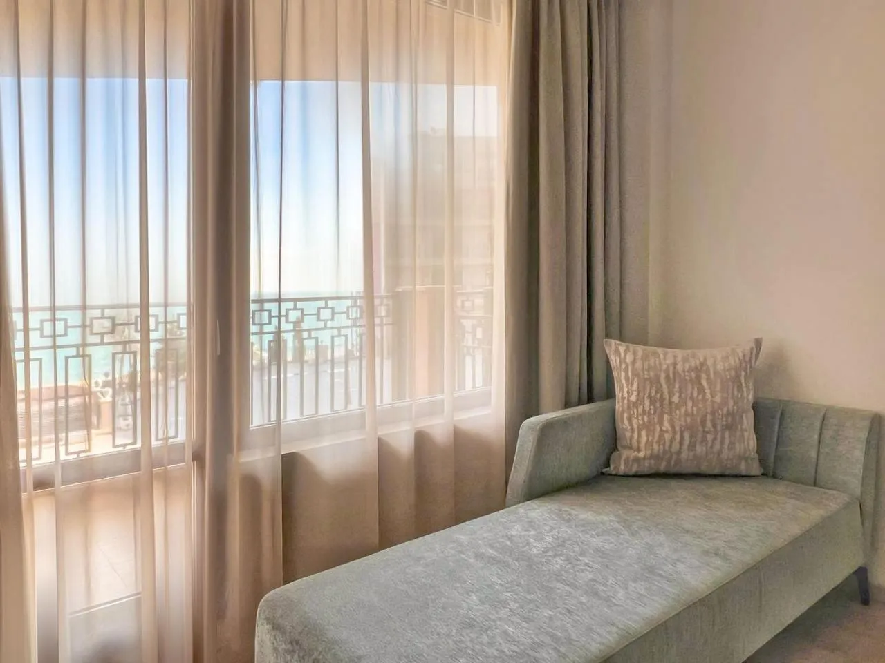 Seating area, Bed in GRIFID Noa