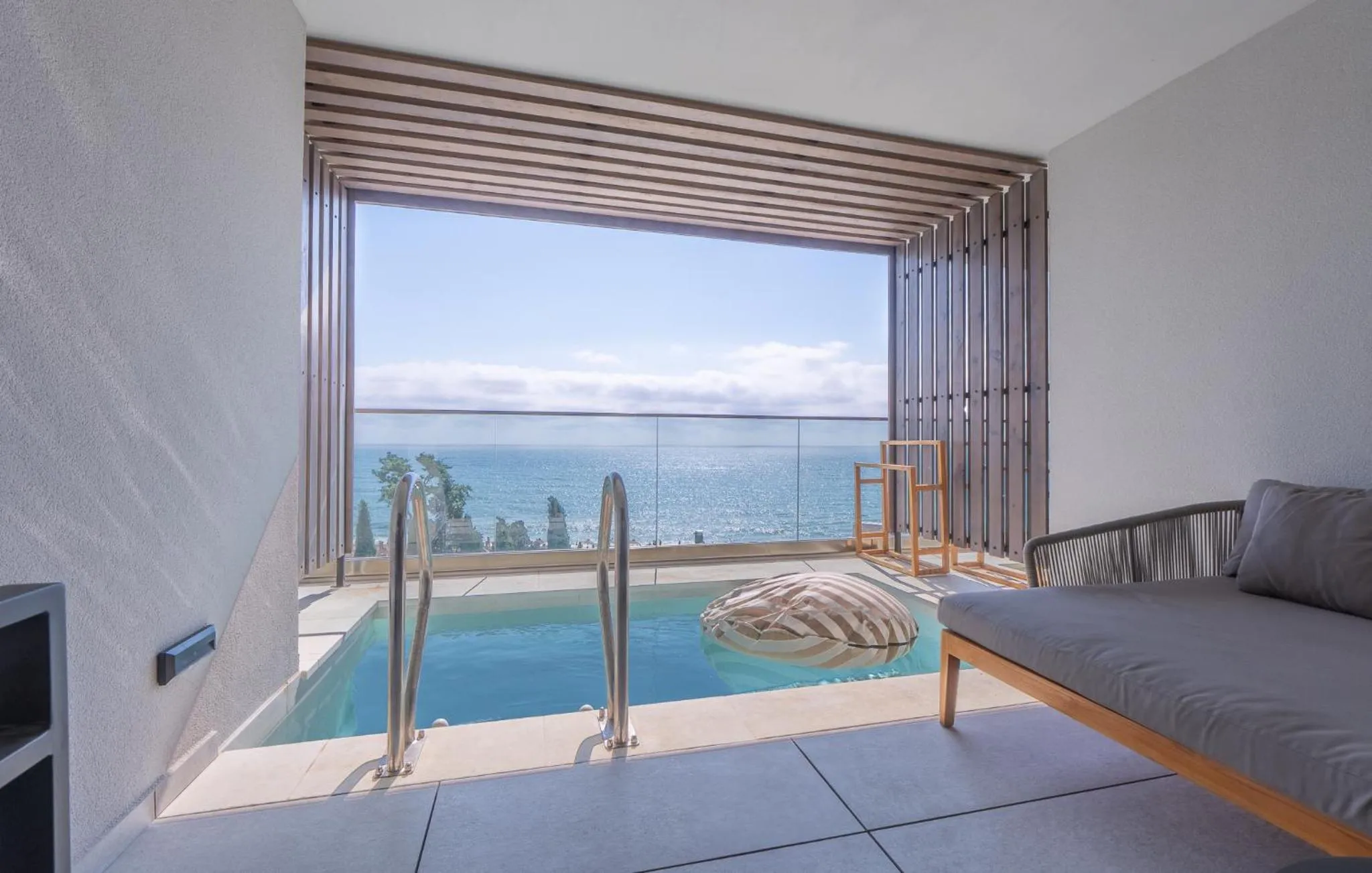 Swimming pool in GRIFID Noa