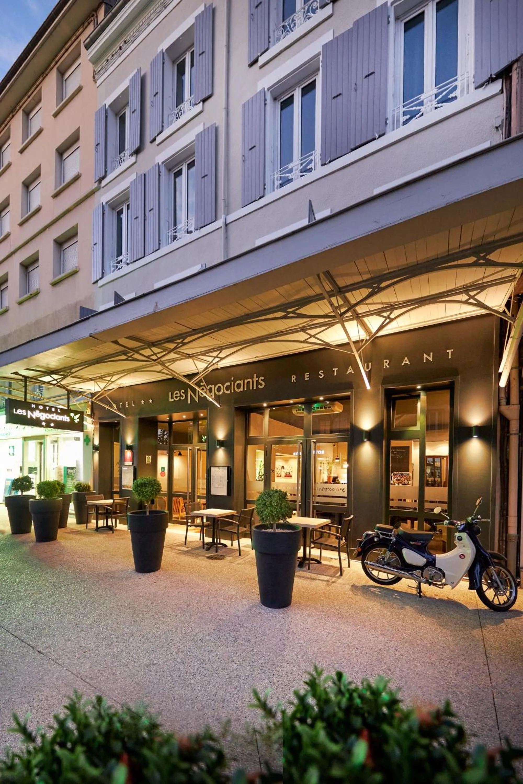 Property building in Hotel Les Negociants