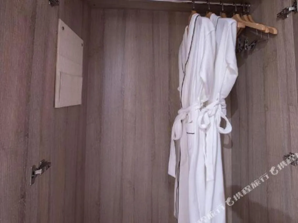 Atour Hotel Huzhou Changxing Changhai Road