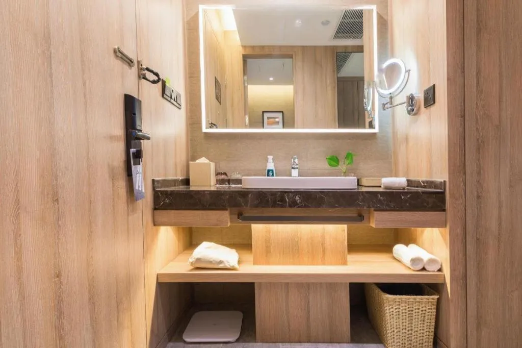 Atour Hotel Huzhou Changxing Changhai Road