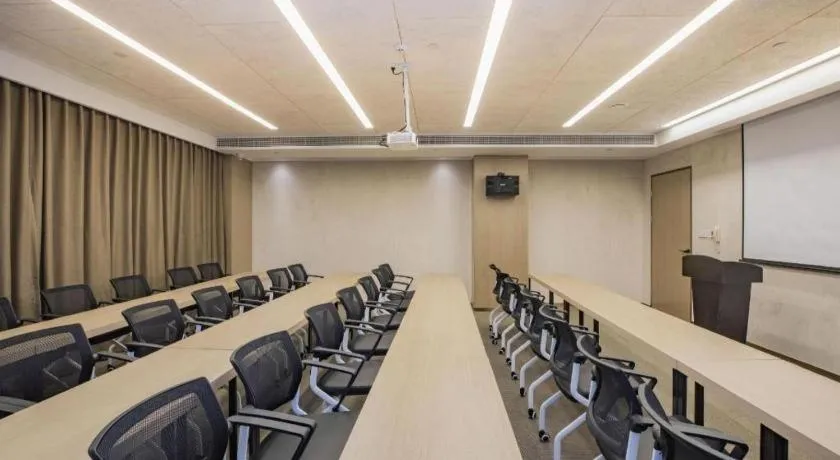 Atour Hotel Huzhou Changxing Changhai Road