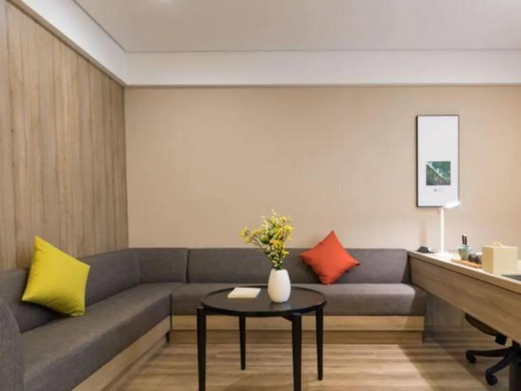 Atour Hotel Huzhou Changxing Changhai Road