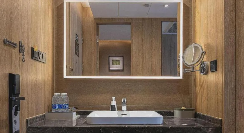 Atour Hotel Huzhou Changxing Changhai Road