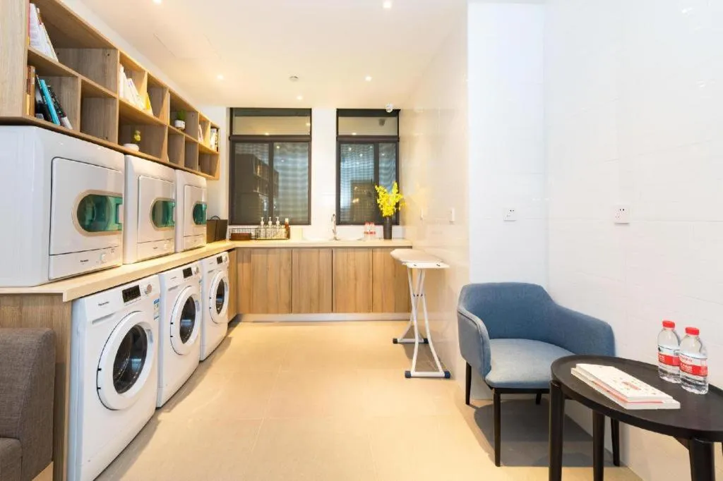 Atour Hotel Huzhou Changxing Changhai Road