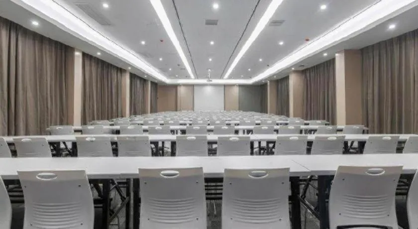 Lavande Hotels Wuhan Guanggu Yangjiawan Metro Station