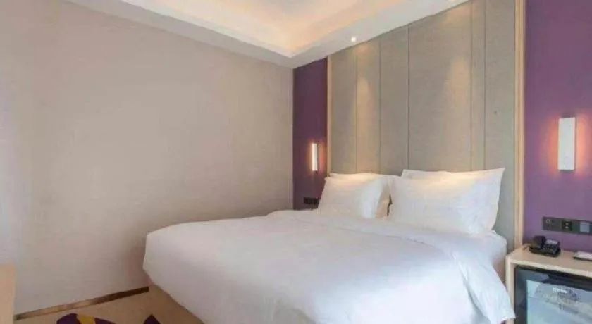 Bed in Lavande Hotels Wuhan Guanggu Yangjiawan Metro Station