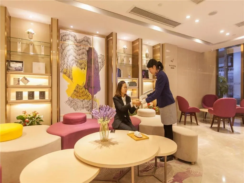 Lavande Hotels Wuhan Guanggu Yangjiawan Metro Station