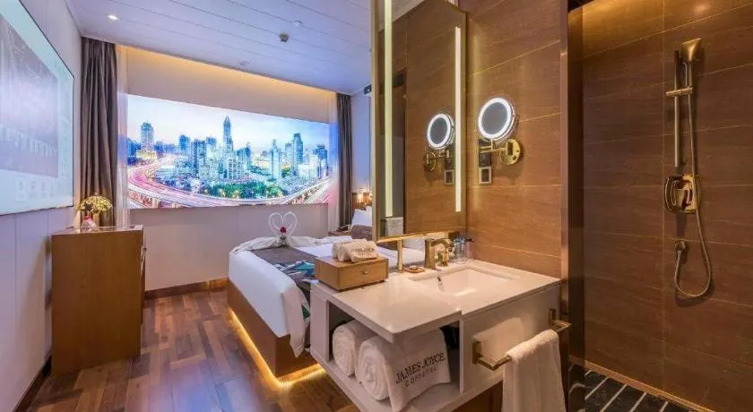 James Joyce Coffetel Anyang Railway Station Wenfeng Avenue Yinxu Scenic Spot