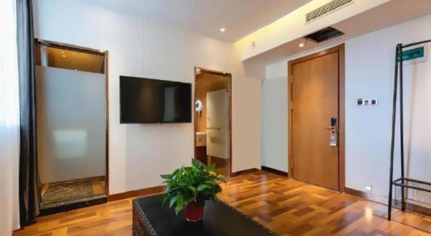 James Joyce Coffetel Anyang Railway Station Wenfeng Avenue Yinxu Scenic Spot