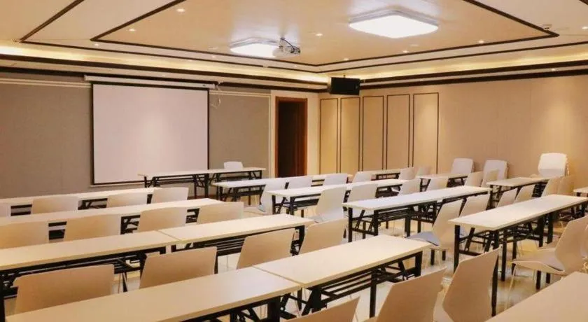 James Joyce Coffetel Anyang Railway Station Wenfeng Avenue Yinxu Scenic Spot