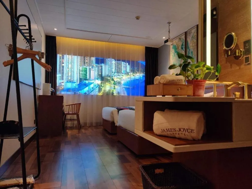 James Joyce Coffetel Anyang Railway Station Wenfeng Avenue Yinxu Scenic Spot