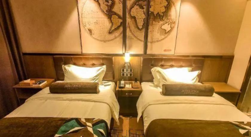 Bed in James Joyce Coffetel Tianjin Railway Station