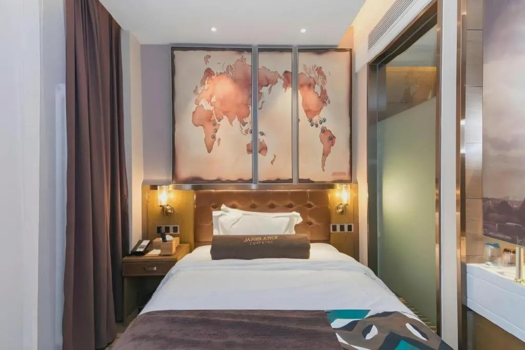 Bed in James Joyce Coffetel Tianjin Railway Station