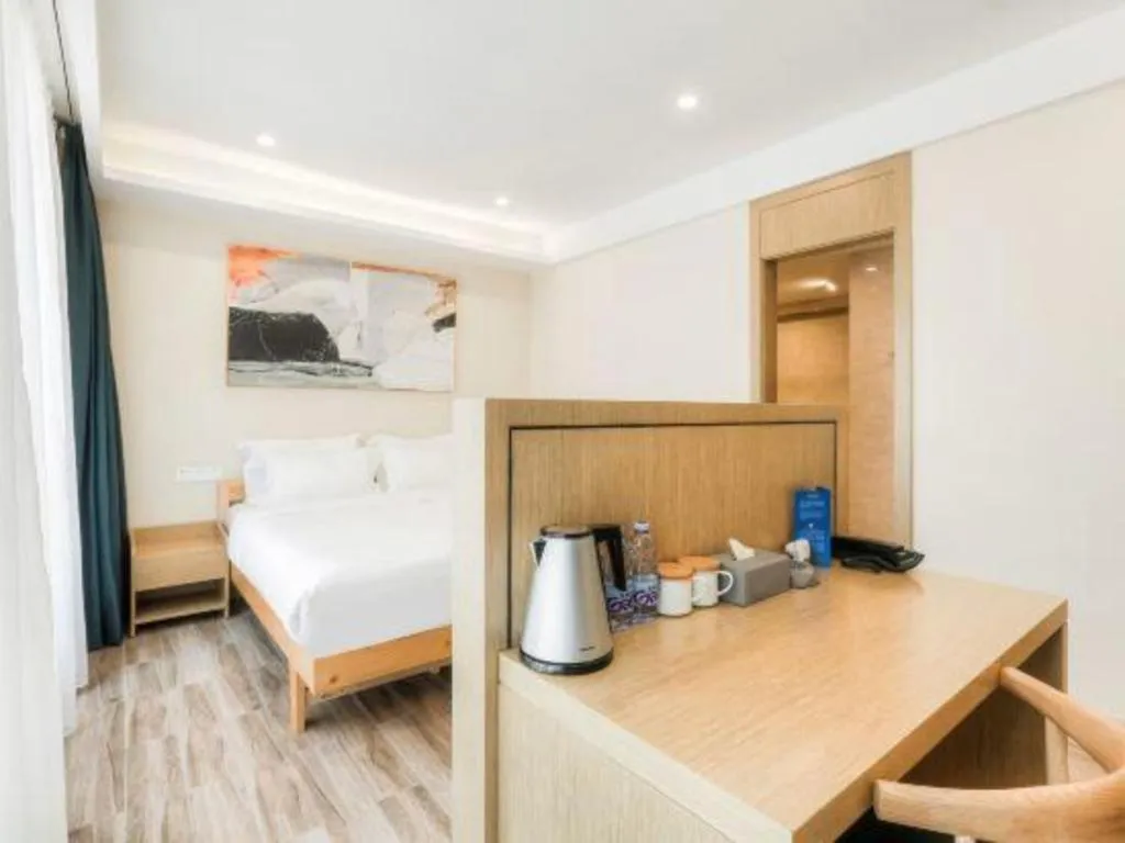 Bed in ZMAX Hotels Wuhan East Lake