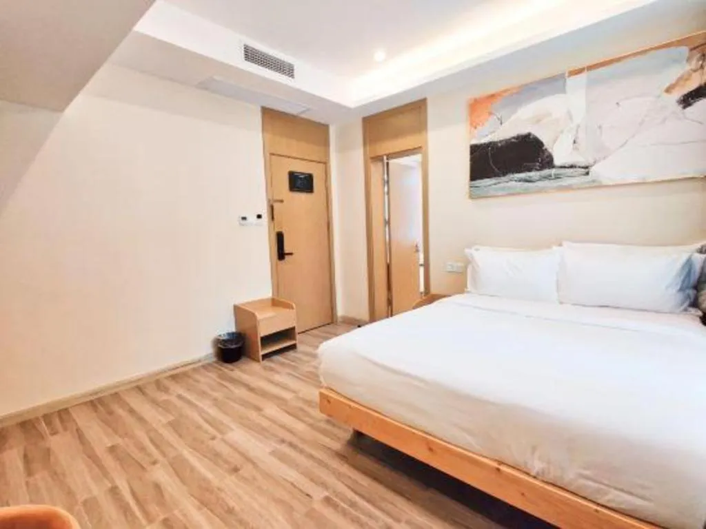 Bed in ZMAX Hotels Wuhan East Lake