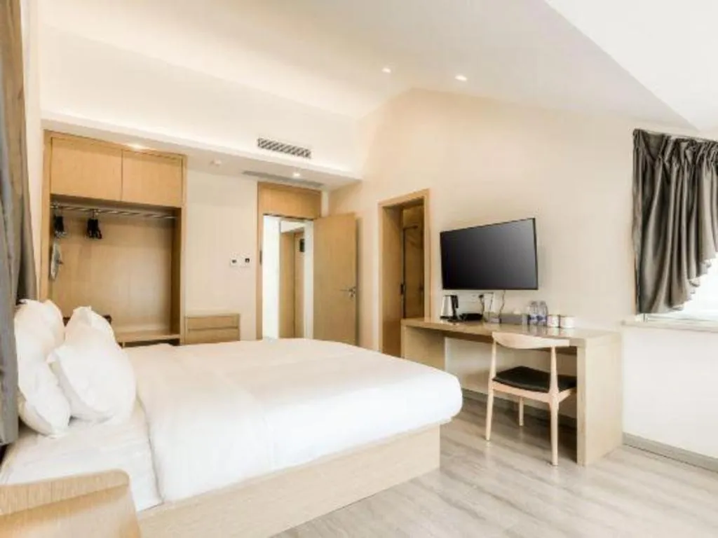 Bed in ZMAX Hotels Wuhan East Lake