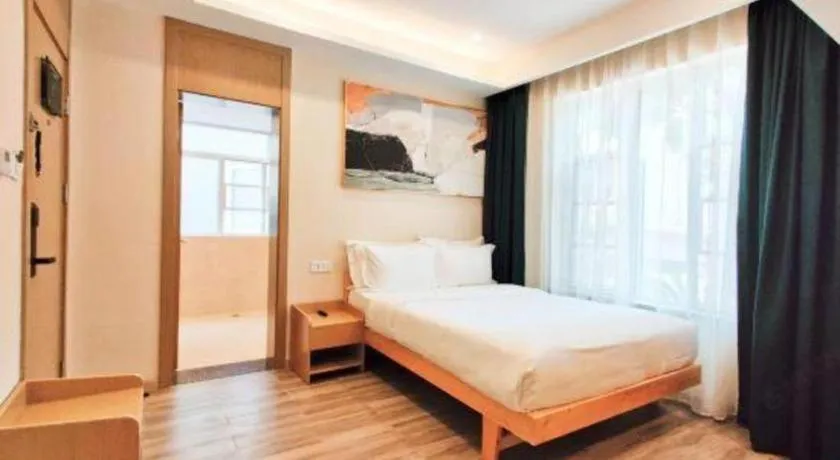 Bed in ZMAX Hotels Wuhan East Lake