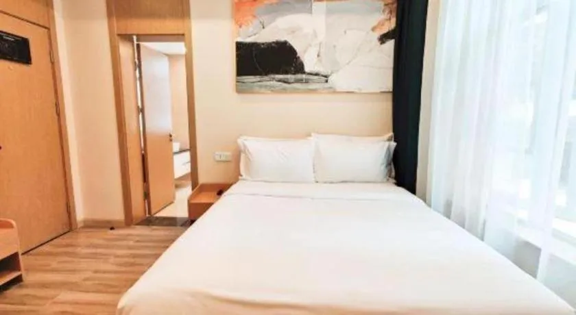 Bed in ZMAX Hotels Wuhan East Lake