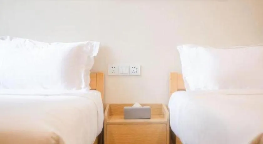 Bed in ZMAX Hotels Wuhan East Lake