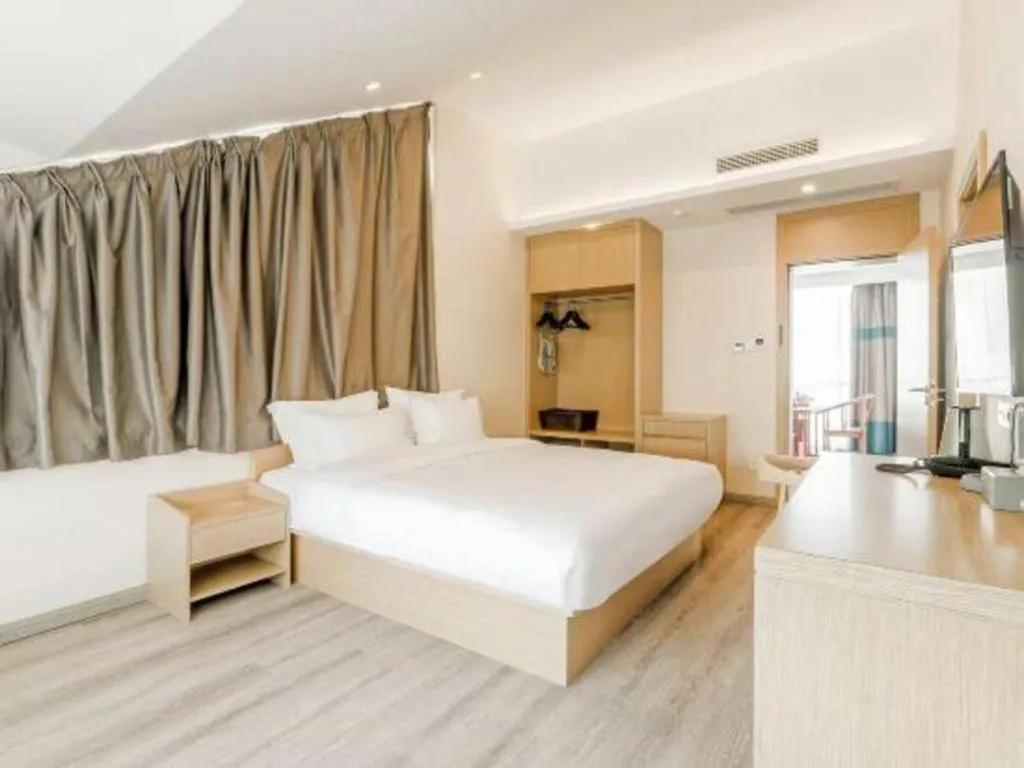 Bed in ZMAX Hotels Wuhan East Lake