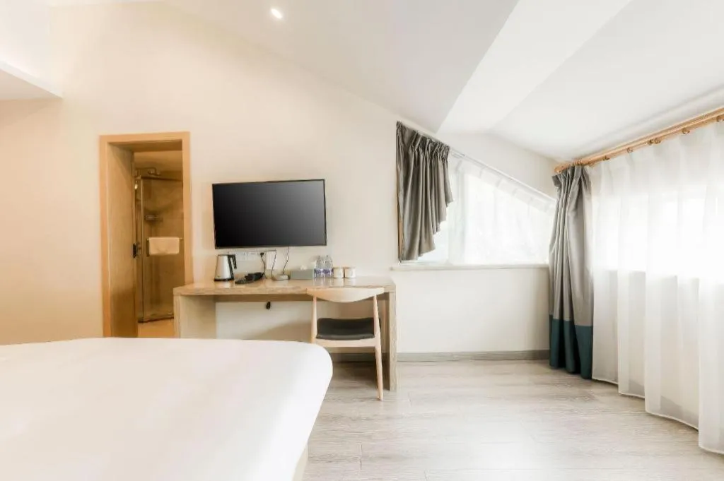 Bed in ZMAX Hotels Wuhan East Lake