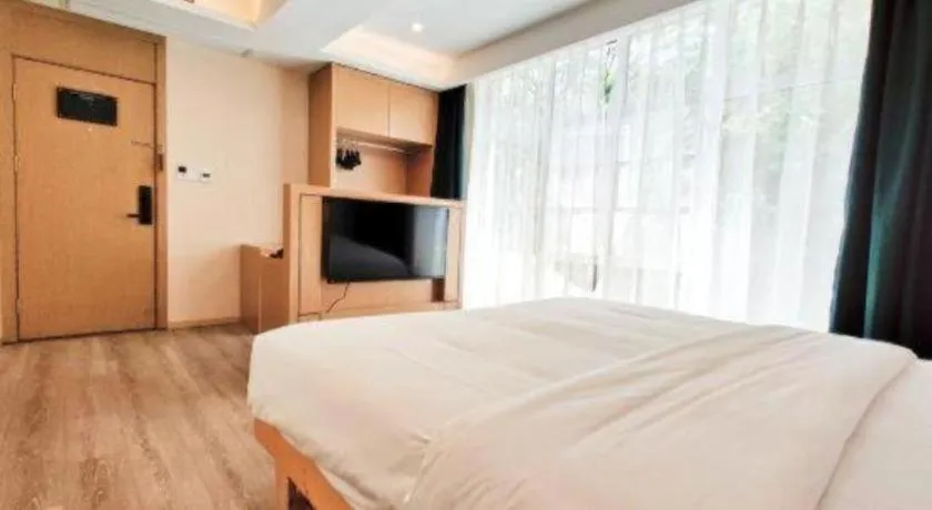 Bed in ZMAX Hotels Wuhan East Lake