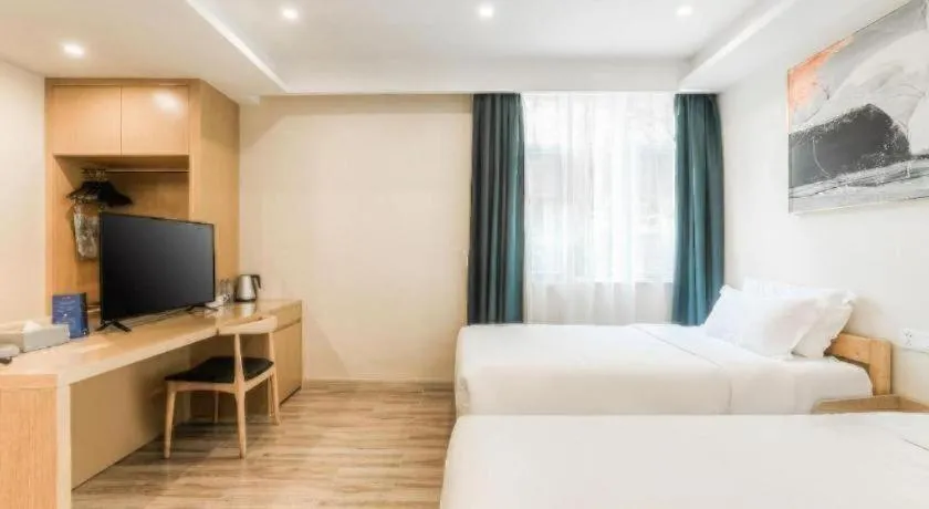 Bed in ZMAX Hotels Wuhan East Lake